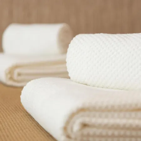 A Janela De Alfama * Bicas