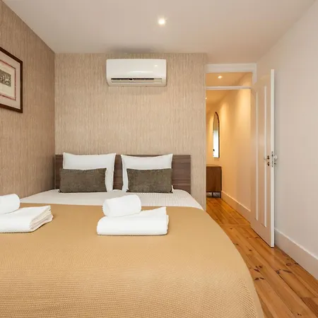 A Janela De Alfama Bicas