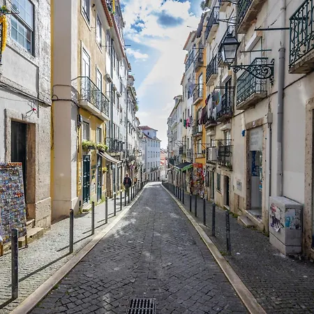 A Janela De Alfama *